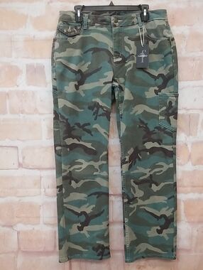 NWT Flamingals Women's size XL Camo Cargo Pants - Green Camouflage